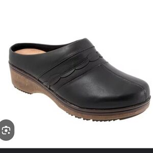 Softwalk Women's Leather Clogs- Amber 3.0 Size 7 (Read Below)